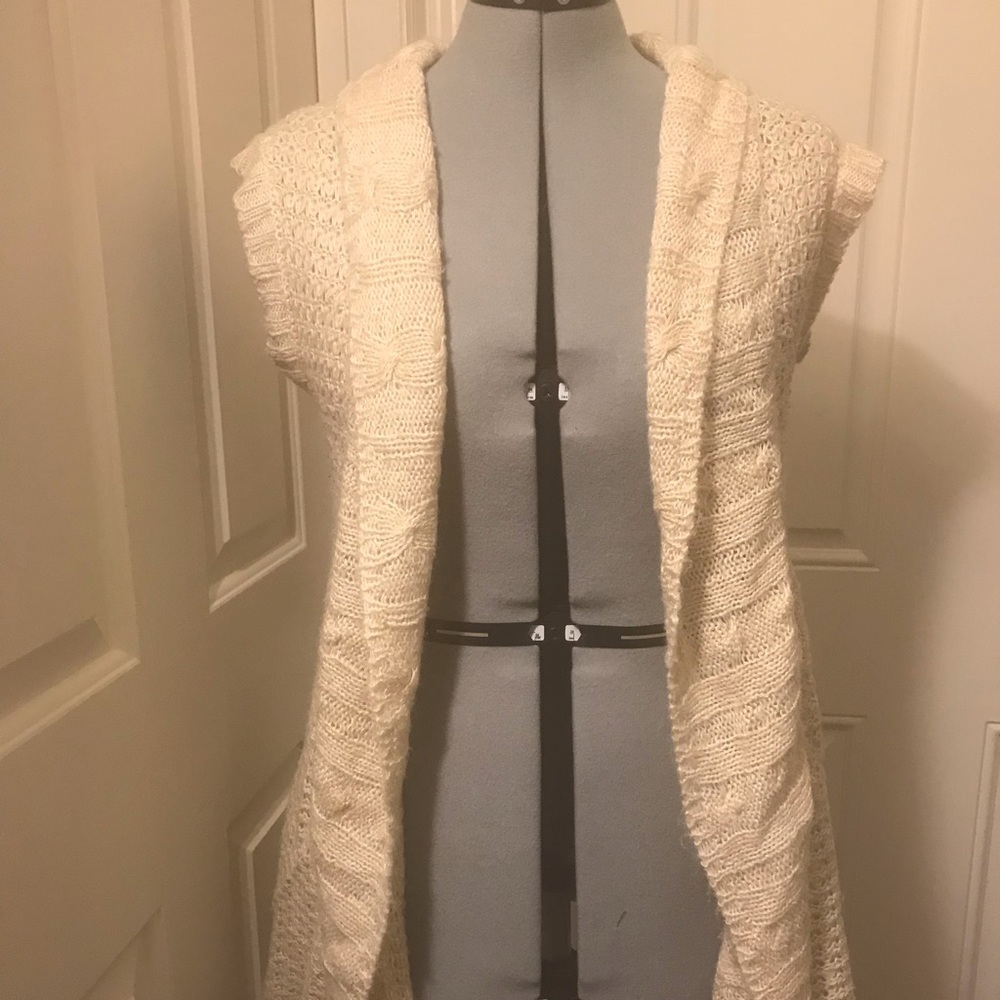 3 FOR $15 SALE: Cream sleeveless cardigan